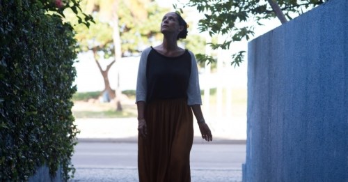 cena-do-filme-brasileiro-aquarius-dirigido-por-kleber-mendonca-filho-com-sonia-braga-no-elenco-1462821326064_956x500